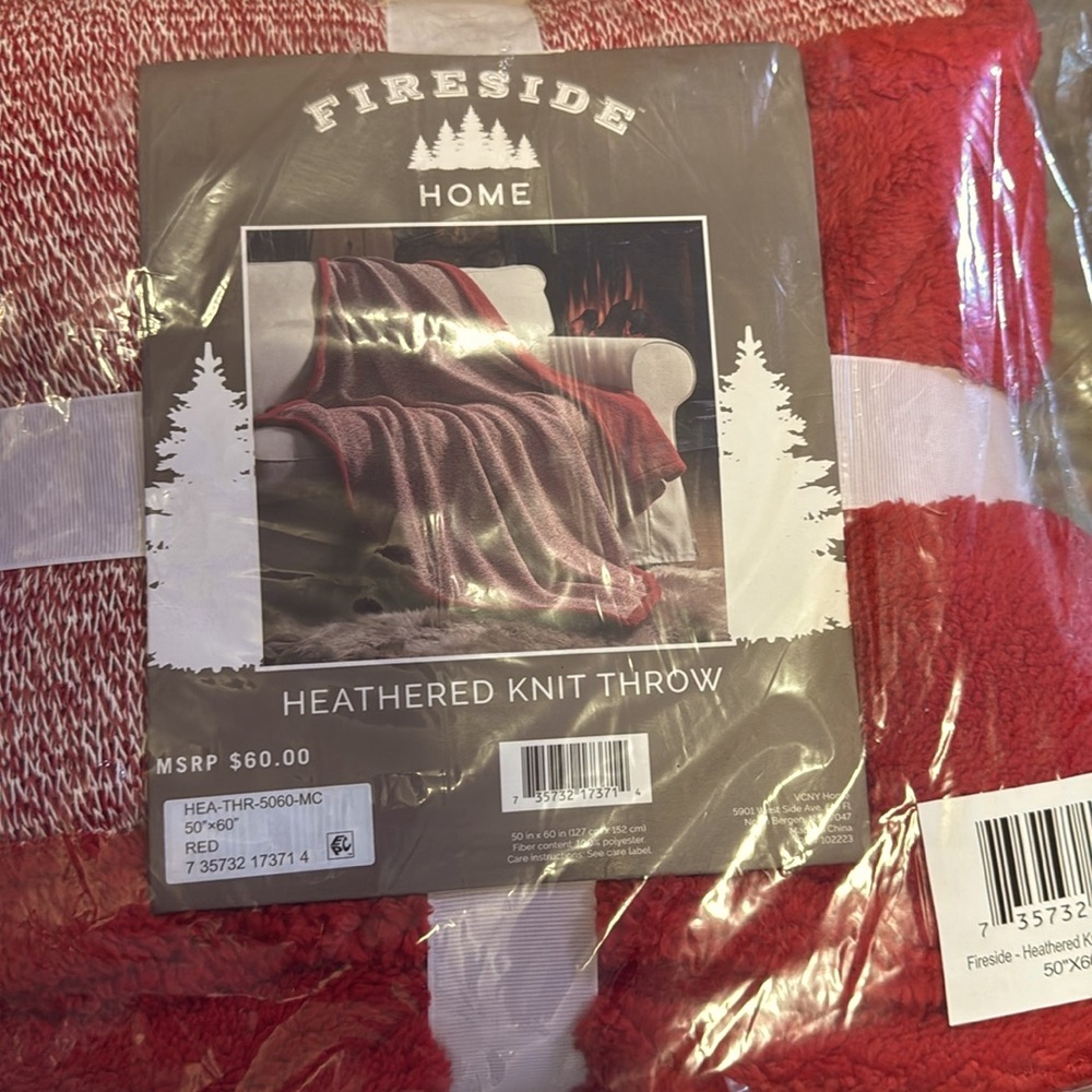 Fireside NWT , Red and White weathered knit Sherpa throw/blanket. 50x60.MRSP $60